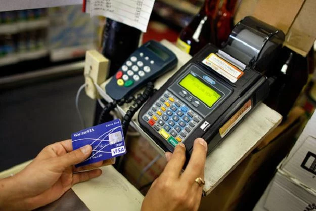 W siedmiu instytucjach na kartach kredytowych można nawet zarabiać