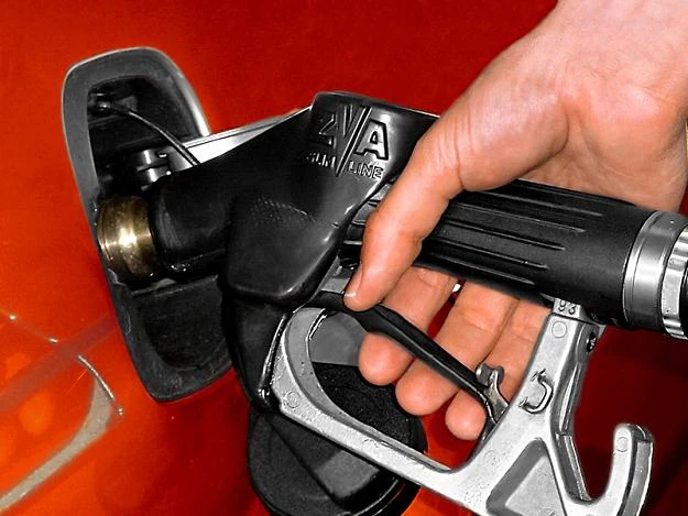 W Polsce podatek stanowi około połowy ceny litra paliwa. W USA jest to około 10 proc.