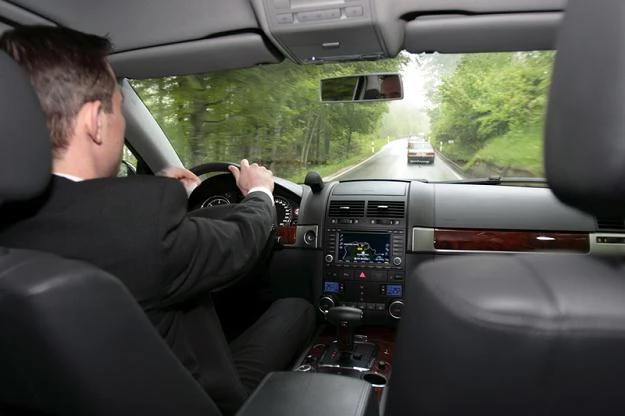 Kara za brak OC na auto osobowe ma stanowić równowartość dwukrotności płacy minimalnej