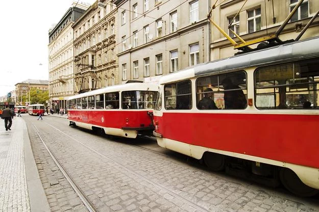 Koszty dojazdu muszą być udokumentowane imiennymi biletami okresowymi