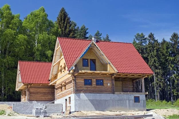 Budowa domu z drewna. Fot. Przemysław Ziemiacki