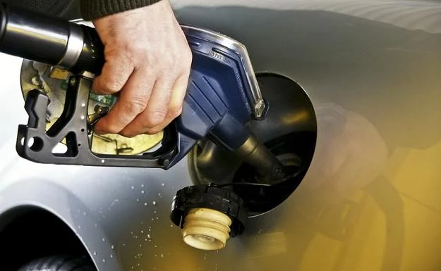 5,60 zł za litr bezołowiowej 95 i 5,76 zł za litr oleju napędowego - takie sa ceny paliw w Polsce...