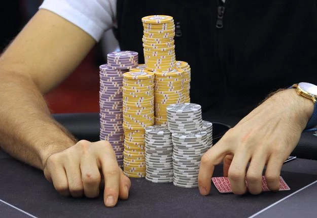 Polska gra jak wytrawny pokerzysta...