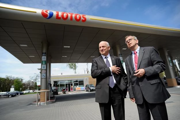 Paweł Olechnowicz (L), prezes Lotosu i Maciej Szozda (P), wiceprezes oraz dyrektor ds. handlu