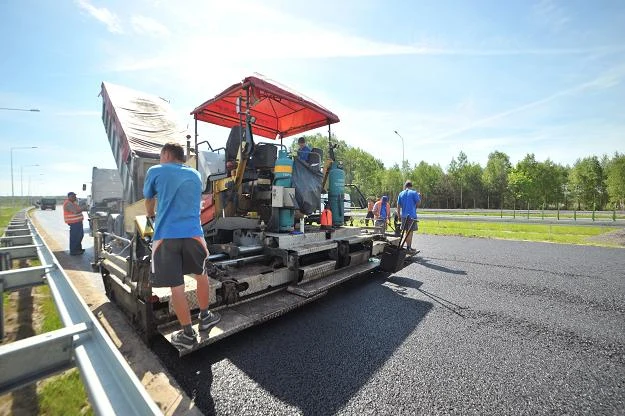 Robotnicy podczas budowy obwodnicy Mińska Mazowieckiego