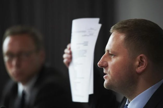 Prezes firmy Amber Gold Marcin Plichta (P), podczas konferencji prasowej w Gdańsku Prezes firmy Amber Gold Marcin Plichta (P), podczas konferencji prasowej w Gdańsku