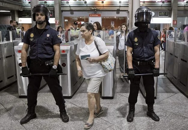 Policja na stacji Atocha w Madrycie