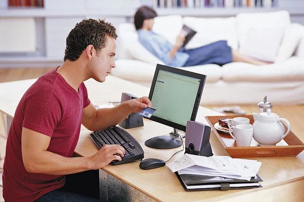 Usługi bankowe oferowane poprzez internet są często tańsze niż te tradycyjne