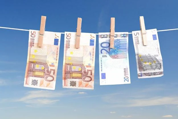 Fałszerze najchętniej podrabiają banknoty 20 i 50 euro Fałszerze najchętniej podrabiają banknoty 20 i 50 euro