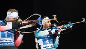 Johannes Thingnes Boe (z lewej) i Martin Fourcade