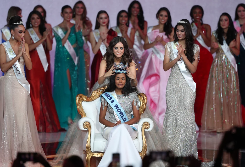 Tytuł Miss World 2019 zdobyła 23-letnia Toni-Ann Singh z Jamajki. Tytuł Miss World 2019 zdobyła 23-letnia Toni-Ann Singh z Jamajki.