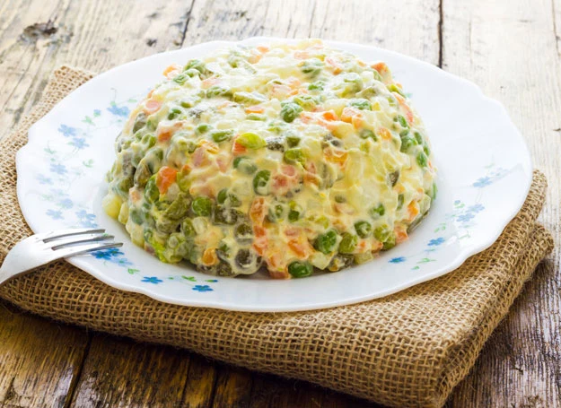 Sałatka jarzynowa to niekwestionowana królowa polskich świąt Sałatka jarzynowa to niekwestionowana królowa polskich świąt