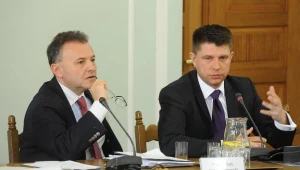 Witold Orłowski (L) i Ryszard Petru (P) podczas debaty PiS