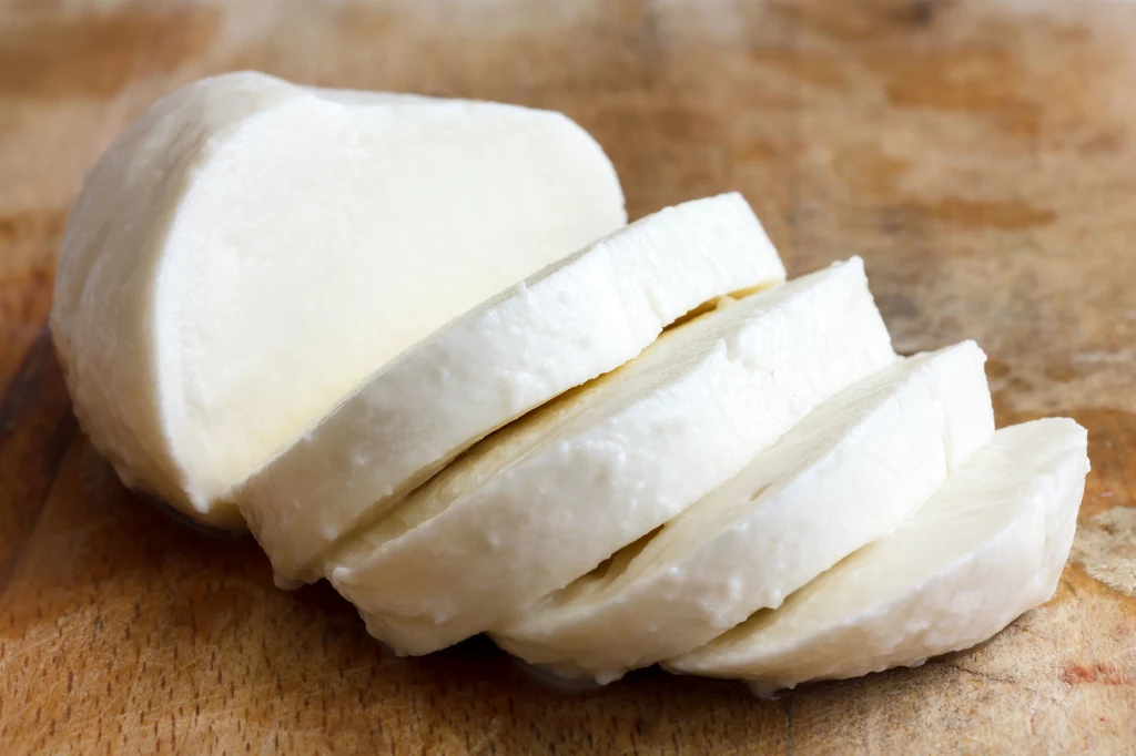  Mozzarella to sztandarowy włoski produkt, który sprawdzi się doskonale również w odsłonie deserowe