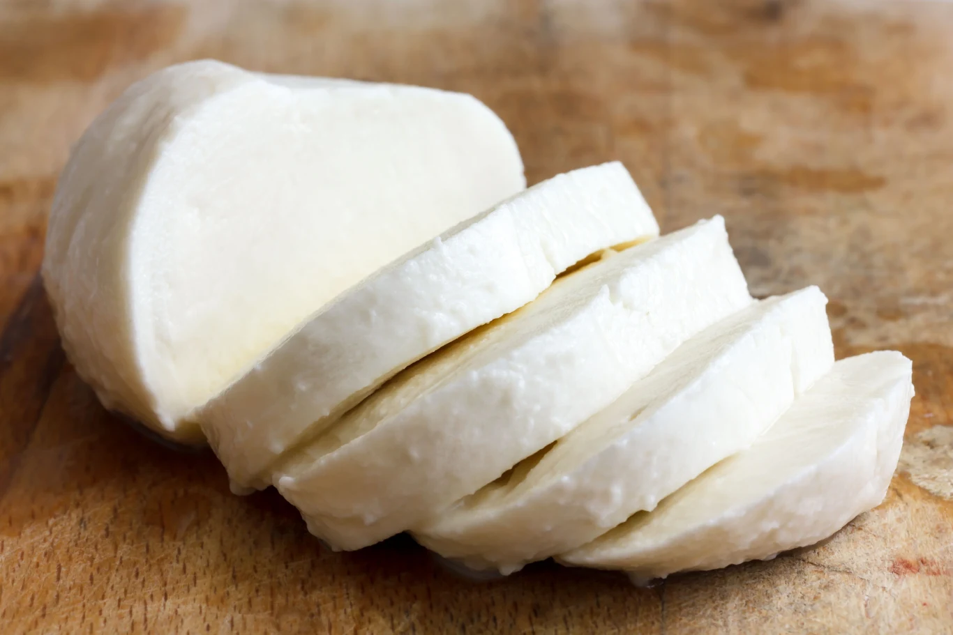 Mozzarella to sztandarowy włoski produkt, który sprawdzi się doskonale również w odsłonie deserowej Mozzarella to sztandarowy włoski produkt, który sprawdzi się doskonale również w odsłonie deserowej