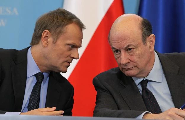 Premier Donald Tusk (L) i wicepremier, minister finansów Jacek Rostowski (P)