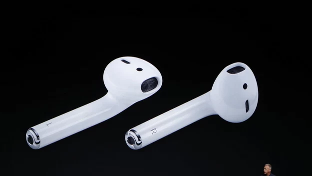 Apple AirPods Pro - dostępne w cenie od 1199 zł <a href="https://mobtech.interia.pl/news-apple-prezentuje-sluchawki-airpods-pro,nId,3306235 " target="_blank">Więcej informacji</a>