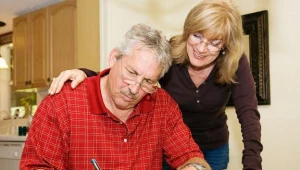 W kwietniu spadła liczba emerytów i rencistów