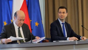 Jacek Rostowski (L), minister finansów i Władysław Kosiniak-Kamysz (P), minister pracy