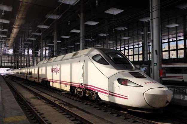 Renfe 730 - pociąg dużych prędkości o zmiennym rozstawie kół i dodatkowym silniku spalinowym