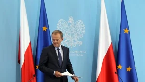 Premier Donald Tusk podczas dzisiejszej konferencji prasowej w Warszawie