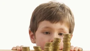 Obowiązujący w Polsce system w ekonomiczny dyskryminuje postawy, które sprzyjałyby dzietności