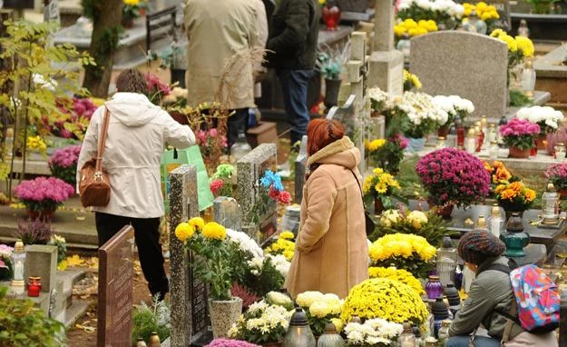 Na Wszystkich Świętych Polacy wydadzą grubo ponad 1 mld zł /fot. Wojciech Stróżyk
