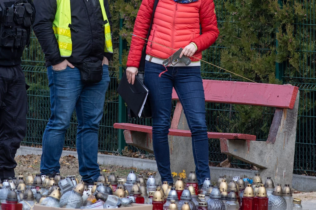 Rekonstrukcja wydarzeń po śmiertelnym postrzeleniu 21-latka w Koninie Rekonstrukcja wydarzeń po śmiertelnym postrzeleniu 21-latka w Koninie