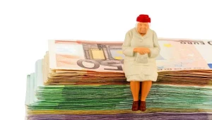 Kto dzisiaj mało zarabia, na emeryturze będzie ledwo wiązał koniec z końcem