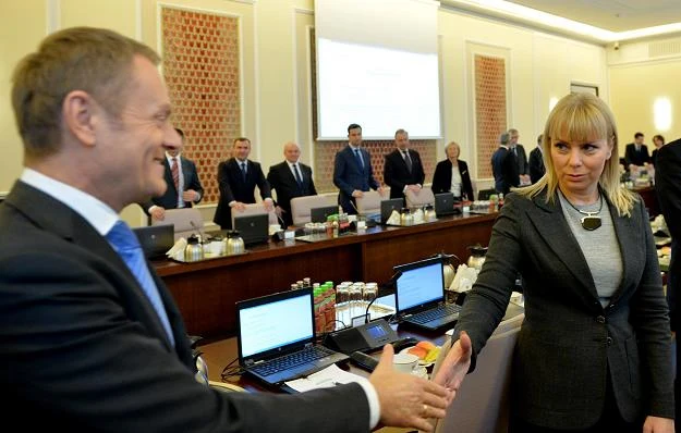 Premier Donald Tusk (L) i wicepremier, minister infrastruktury i rozwoju Elżbieta Bieńkowska (P)