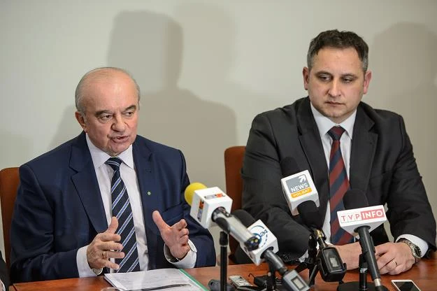 Minister rolnictwa i rozwoju wsi Stanisław Kalemba (L) dzisiaj w Puławach Minister rolnictwa i rozwoju wsi Stanisław Kalemba (L) dzisiaj w Puławach