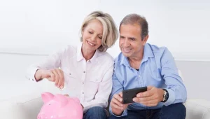 Emerytury rosną szybciej niż płace, ale cieszyć się nie ma z czego