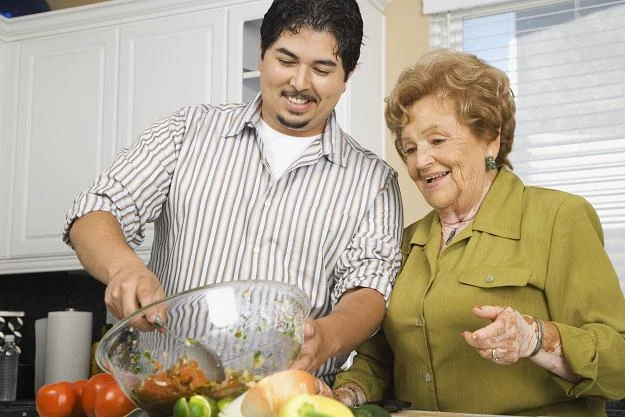 Młodzi boją się opuszczać "rodzinnych gniazd"