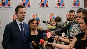 Minister pracy i polityki społecznej Władysław Kosiniak-Kamysz (L)