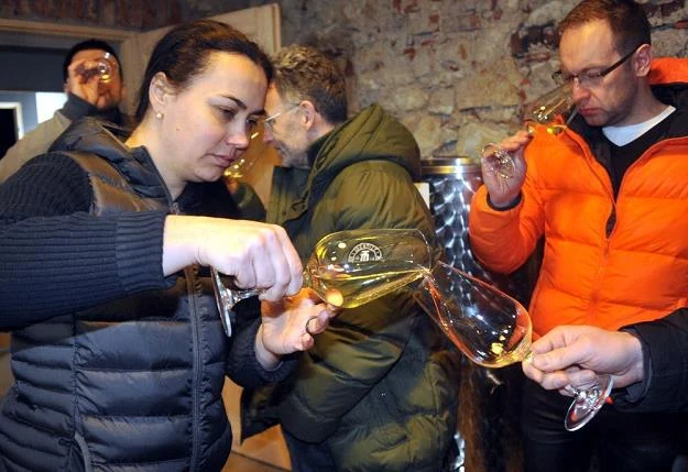 Pierwsza degustacja wina w winnicy Srebrna Góra na Bielanach w Krakowie. Fot. M. Lasyk Pierwsza degustacja wina w winnicy Srebrna Góra na Bielanach w Krakowie. Fot. M. Lasyk