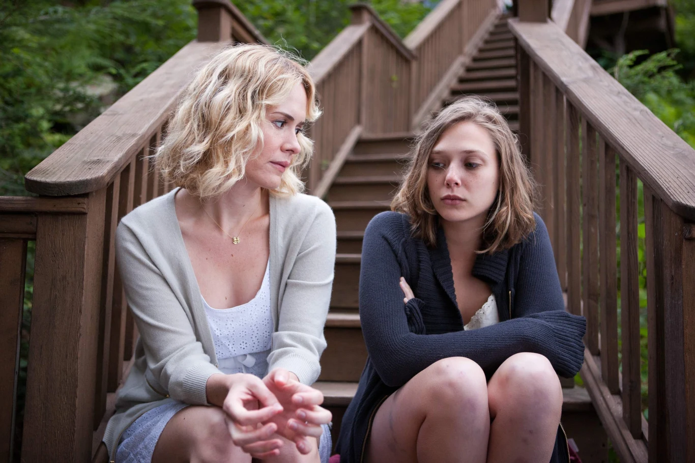 W horrorze "Martha Marcy May Marlene" (2011) Sarah Paulson wcieliła się w postać krewnej tytułowej bohaterki - młodej dziewczyny, która rezygnuje z życia w sekcie i próbuje odnaleźć własną tożsamość.

Aktorka dołożyła wszelkich starań, żeby jej postać była troskliwa, ale nie idealna. „Ma dobre intencje, ale nie do końca potrafi je realizować. Lepiej się dogaduje z obcymi niż bliskimi” – mówiła Sarah Paulson. 

Aktorka dodała, że najtrudniej było instynktownie odegrać naturalne reakcje na nową sytuację : „Zazwyczaj słucham głosu serca, ale tym razem musiałam całkowicie mu zaufać. Postanowiłam, że moja bohaterka będzie słuchać intuicji, ale będzie miała trudności z okazywaniem uczuć i działaniem”.