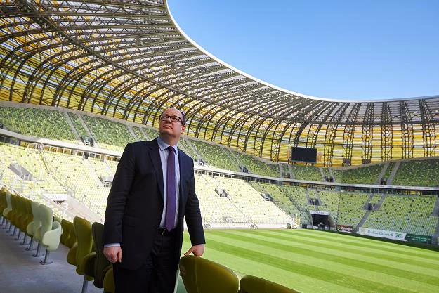 Prezydent Gdańska Paweł Adamowicz podczas konferencji prasowej na stadionie w Gdańsku