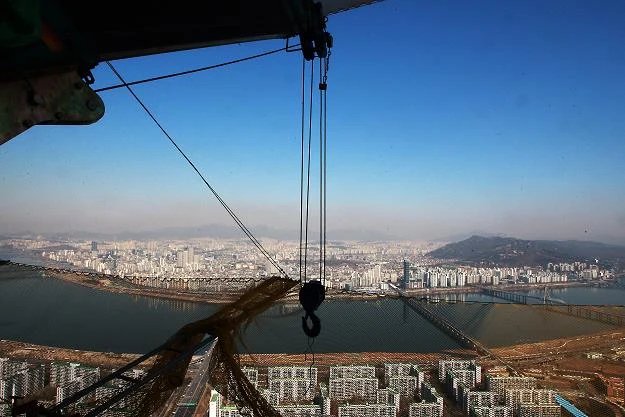 Widok z setnego piętra Lotte World Tower w Seulu Widok z setnego piętra Lotte World Tower w Seulu