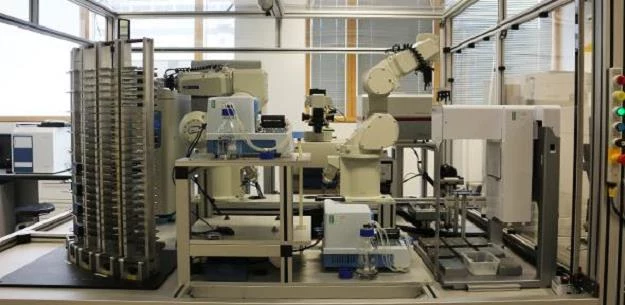 Ewa - robot, który korzysta z systemów sztucznej inteligencji, fot. University of Cambridge