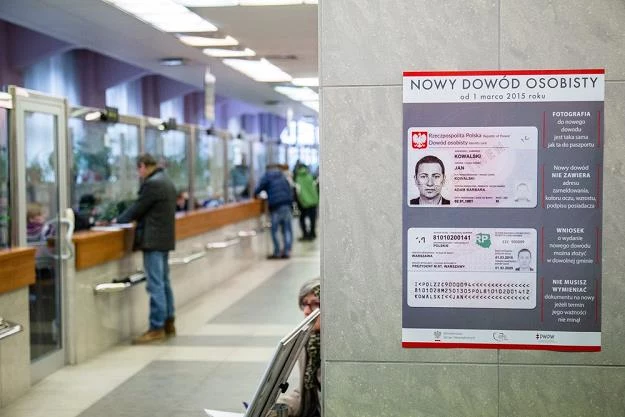 Nowy dowód osobisty - jak poradzimy sobie w banku? fot. Krzysztof Kaniewski