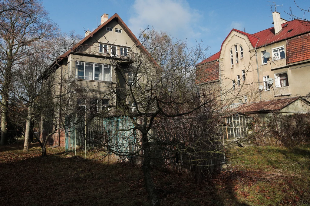 Pierwszy krok został poczyniony. Znany jest adres fundacji. Będzie to willa Marii i Tymoteusza Karpowiczów. To miejsce z literacką przeszłością, które ma szansę narodzić się na nowo. Pierwszy krok został poczyniony. Znany jest adres fundacji. Będzie to willa Marii i Tymoteusza Karpowiczów. To miejsce z literacką przeszłością, które ma szansę narodzić się na nowo.
