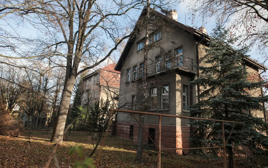 Zagospodarowanie przestrzeni dla ludzi pióra i tłumaczy tkwiła w autorce bestsellerów od lat, teraz taką potrzebę czują także mieszkańcy Wrocławia. Zagospodarowanie przestrzeni dla ludzi pióra i tłumaczy tkwiła w autorce bestsellerów od lat, teraz taką potrzebę czują także mieszkańcy Wrocławia.