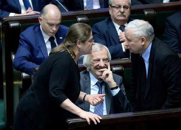 Na pierwszym planie: Krytsyna Pawłowicz (L), Ryszard Terlecki (C) i Jarosław Kaczyński (P)