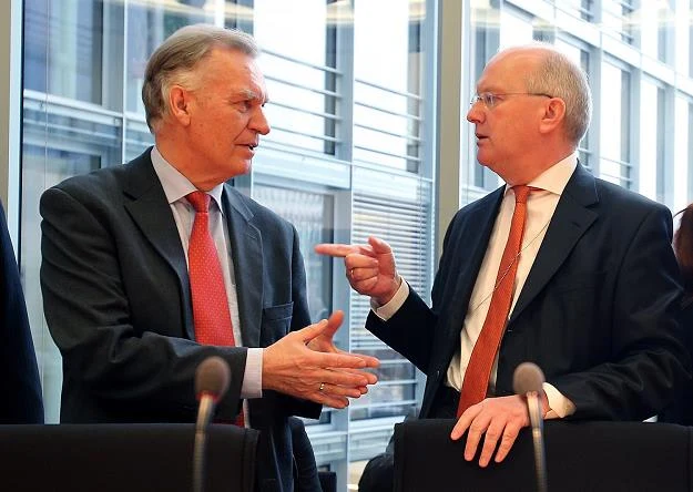 odpowiedzialny za służby sekretarz stanu w urzędzie kanclerskim Klaus-Dieter Fritsche (P)