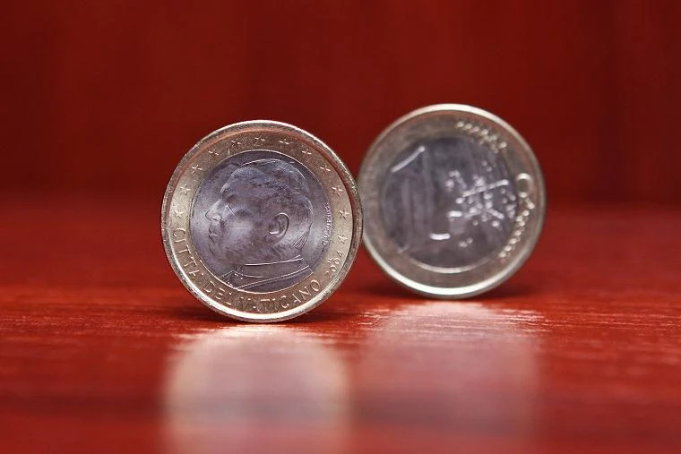 1 EURO