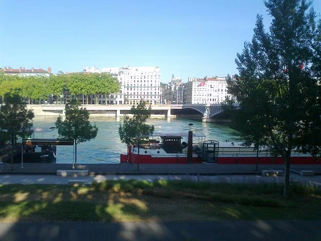 Lyon leży w widłach rzek Rodan (na zdjęciu) i Saona. Fot. Krzysztof Mrówka