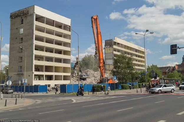 Rozbiórka biurowca Cuprum we Wrocławiu (13.05.2015 r.) /fot. Krzysztof Kaniewski Rozbiórka biurowca Cuprum we Wrocławiu (13.05.2015 r.) /fot. Krzysztof Kaniewski
