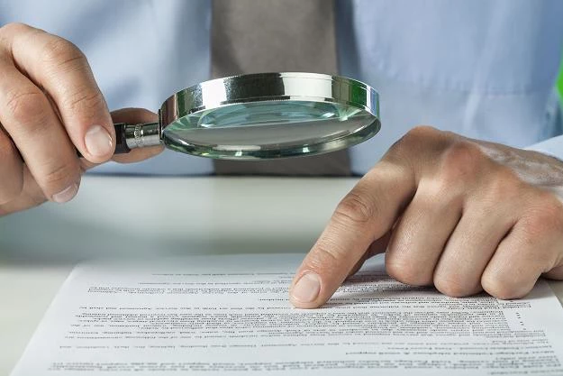 Pożyczasz pieniądze? Przeczytaj dokładnie umowę