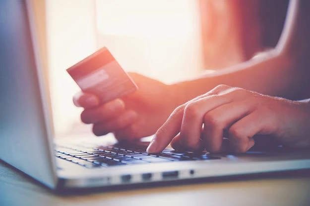 Polacy chcą robić internetowe zakupy w niedziele