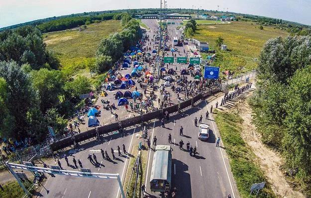 Granica węgiersko-serbska koło Roeszke we wrześniu 2015 r.